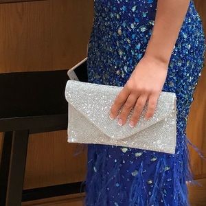 A fancy purse, great condition!